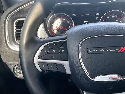 Used 2017 Dodge Charger SXT image 16