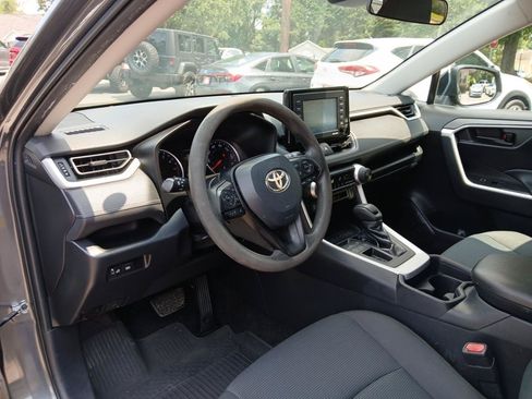 Used 2021 Toyota RAV4 LE FWD image 18