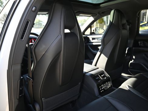 Used 2024 Porsche Panamera 4 image 30