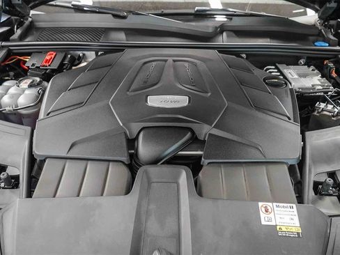 Used 2023 Porsche Cayenne Platinum Edition image 28