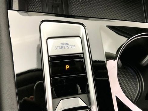 Certified 2025 Volkswagen Atlas Peak Edition SE image 33