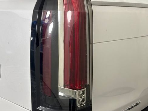 Used 2020 Cadillac Escalade ESV Premium Luxury AWD/4WD image 13