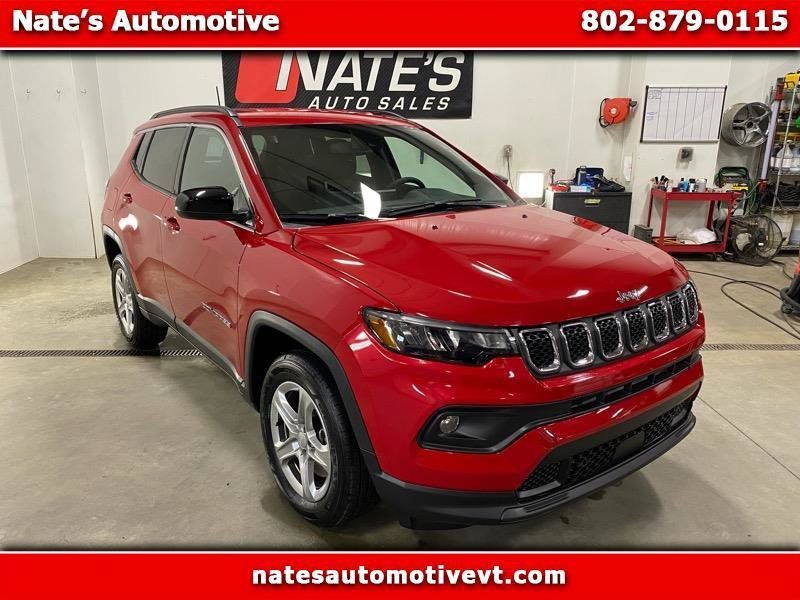 Used 2024 Jeep Compass Latitude AWD/4WD image 1