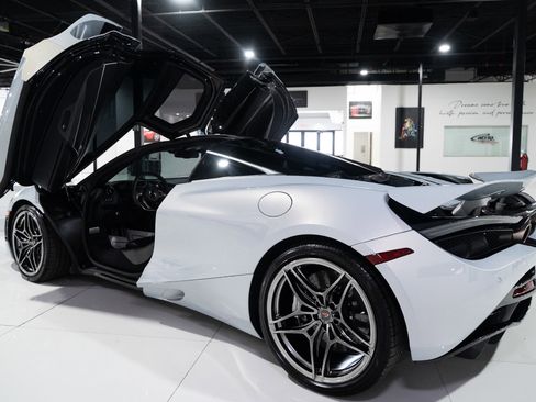 Used 2018 McLaren 720S image 13
