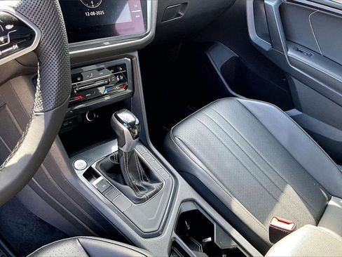 Certified 2022 Volkswagen Tiguan SE R-Line image 23