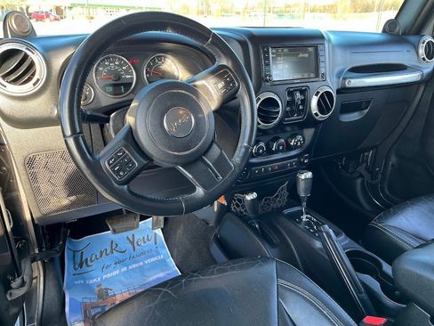 Used 2014 Jeep Wrangler Unlimited Sahara w/ Connectivity Group image 9