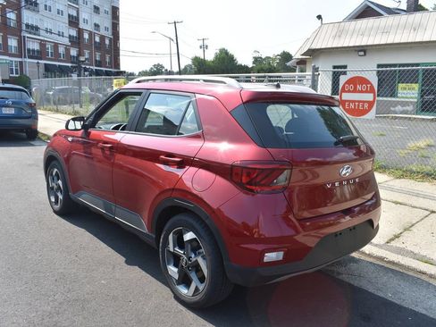 Used 2026 Hyundai Venue SEL FWD image 8