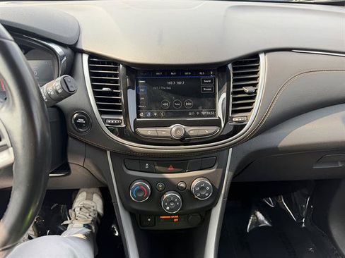 Used 2019 Chevrolet Trax LT w/ LT Convenience Package AWD/4WD image 36