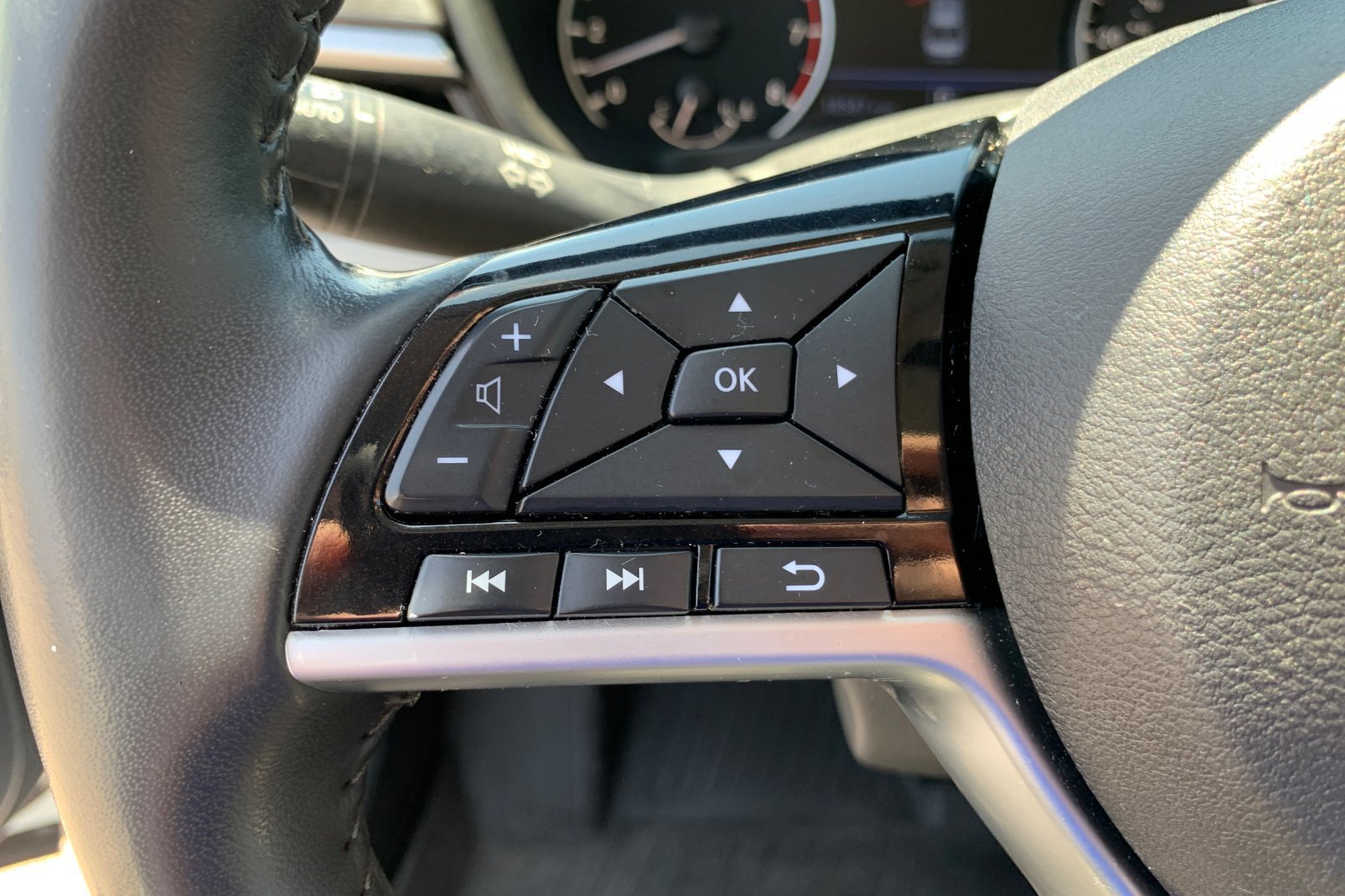 Used 2024 Nissan Altima 2.5 SL FWD image 27