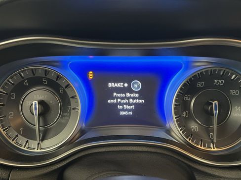 Used 2023 Chrysler 300 Touring image 15