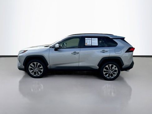 Used 2023 Toyota RAV4 XLE Premium FWD image 4