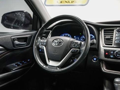 Used 2019 Toyota Highlander XLE image 15