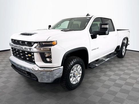 Used 2022 Chevrolet Silverado 2500 LT w/ Fleet Comfort Package AWD/4WD image 3