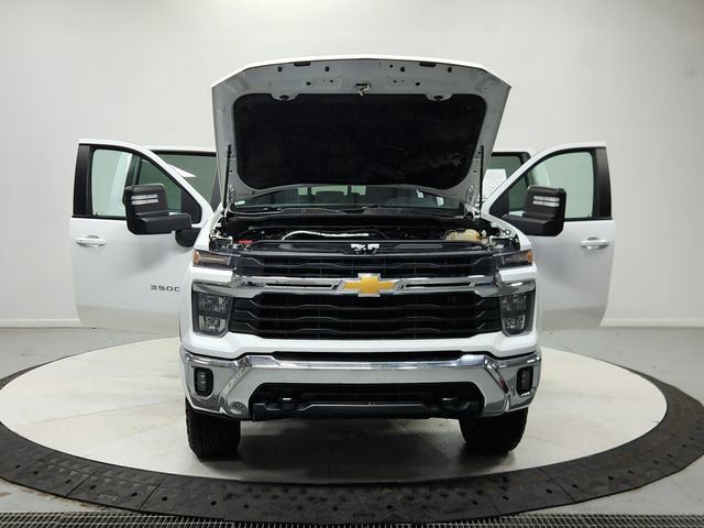 Used 2024 Chevrolet Silverado 3500 LT w/ Convenience Package AWD/4WD image 11