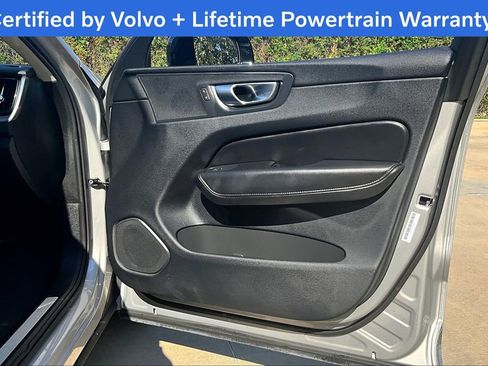 Used 2025 Volvo XC60 B5 Plus image 24