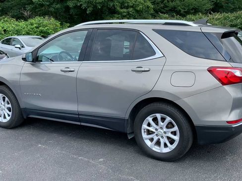 Used 2019 Chevrolet Equinox LT w/ Sun & Navigation Package AWD/4WD image 6