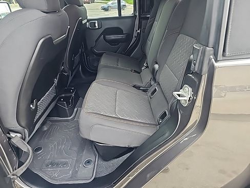 Certified 2024 Jeep Gladiator Mojave image 21