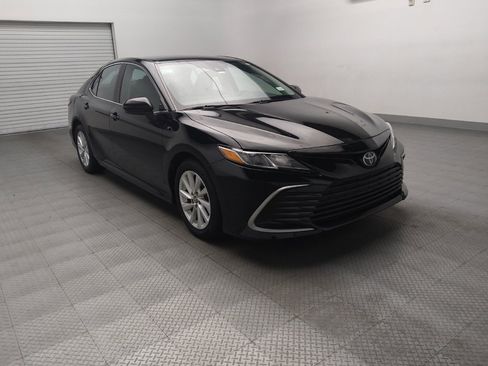Used 2022 Toyota Camry LE image 13