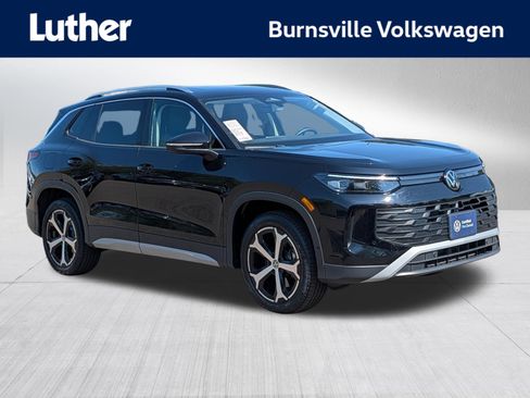 Certified 2025 Volkswagen Tiguan SE w/ Panoramic Sunroof Package AWD/4WD image 1