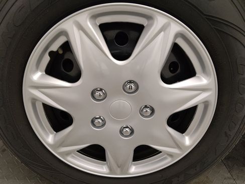 Used 2019 Nissan Rogue S FWD image 31