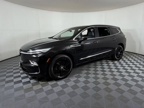 Used 2023 Buick Enclave Essence w/ Sport Touring Edition image 2