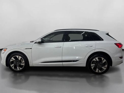 Used 2022 Audi e-tron Premium w/ Convenience Plus Package image 5