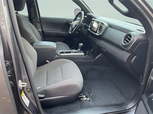 Used 2017 Toyota Tacoma TRD Sport image 21