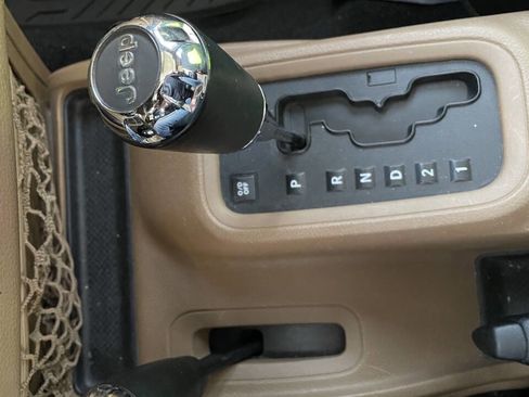 Used 2011 Jeep Wrangler Unlimited Sahara w/ Connectivity Group image 25