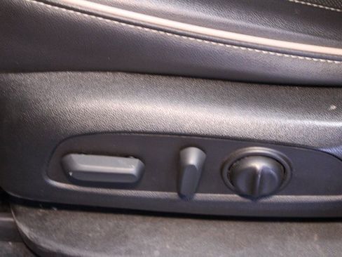 Used 2023 Chevrolet Traverse Premier image 21