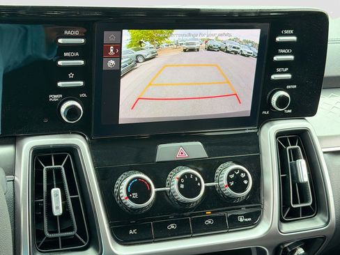 Used 2023 Kia Sorento LX FWD image 11