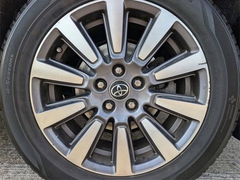 Used 2020 Toyota Sienna XLE Premium image 25