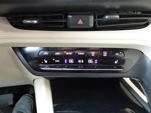 Used 2022 Buick Envision Essence w/ Technology Package I image 31