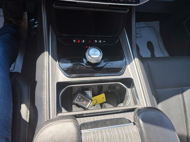 Used 2024 Jeep Wagoneer L Series II RWD image 18