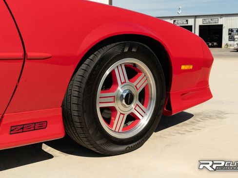 Used 1991 Chevrolet Camaro Z28 RWD image 19
