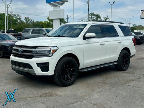 Used 2022 Ford Expedition XLT AWD/4WD image 3