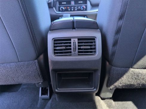 Used 2023 Nissan Rogue S image 28