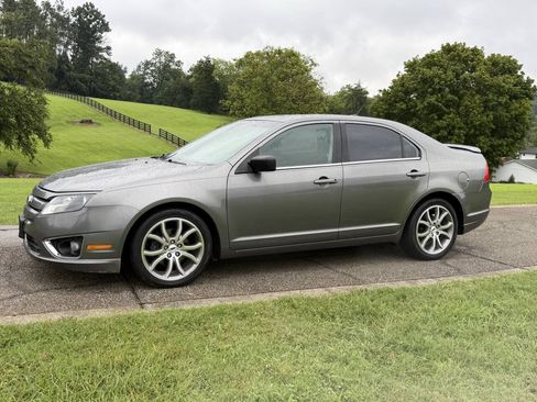 Used 2010 Ford Fusion SE FWD image 1