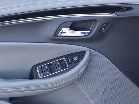 Used 2019 Chevrolet Impala LT image 26