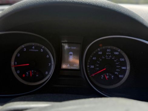 Used 2013 Hyundai Santa Fe GLS image 15