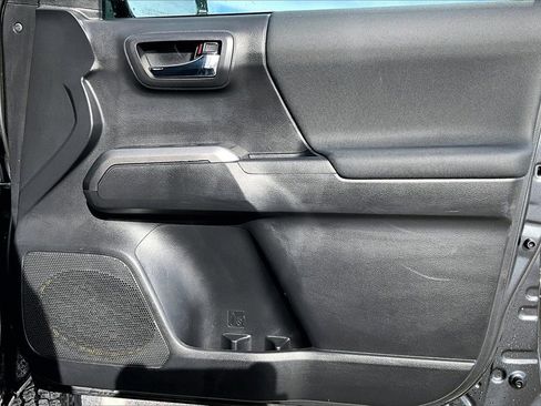 Used 2023 Toyota Tacoma TRD Off-Road image 19