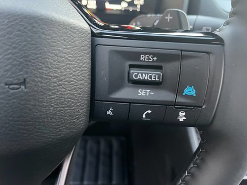 New 2025 Nissan Rogue SL AWD/4WD image 17