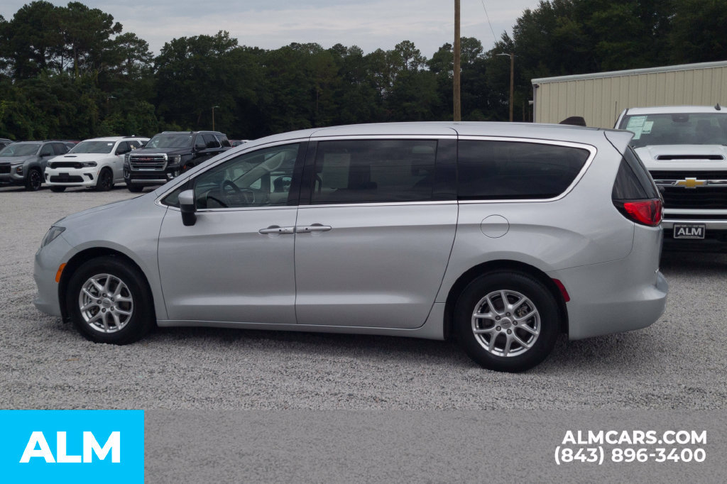 Used 2023 Chrysler Voyager LX FWD image 11