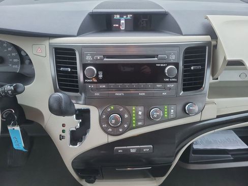 Used 2011 Toyota Sienna LE image 27