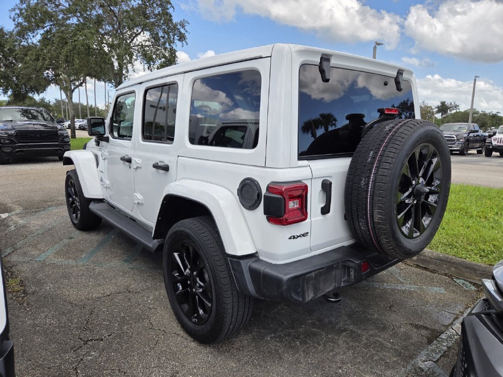 Used 2021 Jeep Wrangler Unlimited Sahara w/ Cold Weather Group AWD/4WD image 4