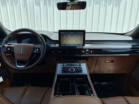 Used 2022 Lincoln Aviator Black Label w/ Class IV Trailer Tow Package AWD/4WD image 12