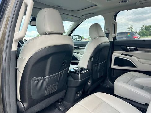 Used 2021 Kia Telluride EX w/ EX Premium Package AWD/4WD image 17