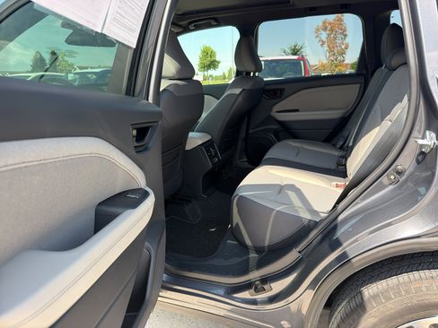 Used 2025 Subaru Forester Premium AWD/4WD image 10