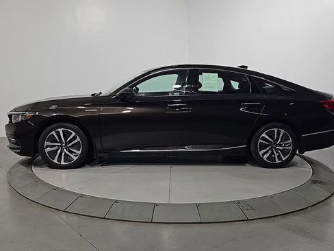 Used 2018 Honda Accord Touring image 2