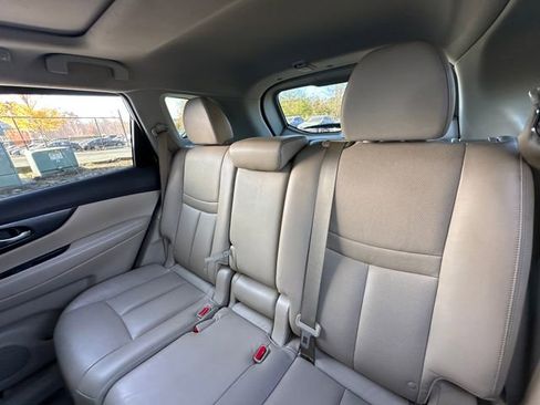 Used 2015 Nissan Rogue SL w/ SL Premium Package image 31