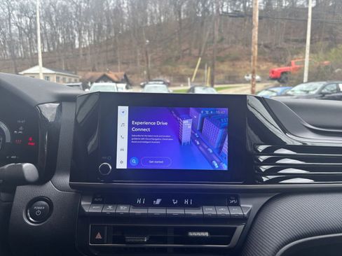 Used 2025 Toyota Camry SE image 17